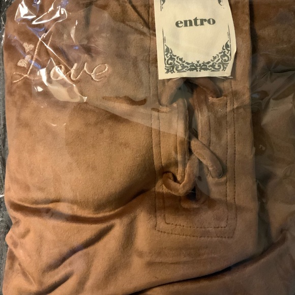 ENTRO LOVE HOODIE PULLOVER. - Picture 2 of 3